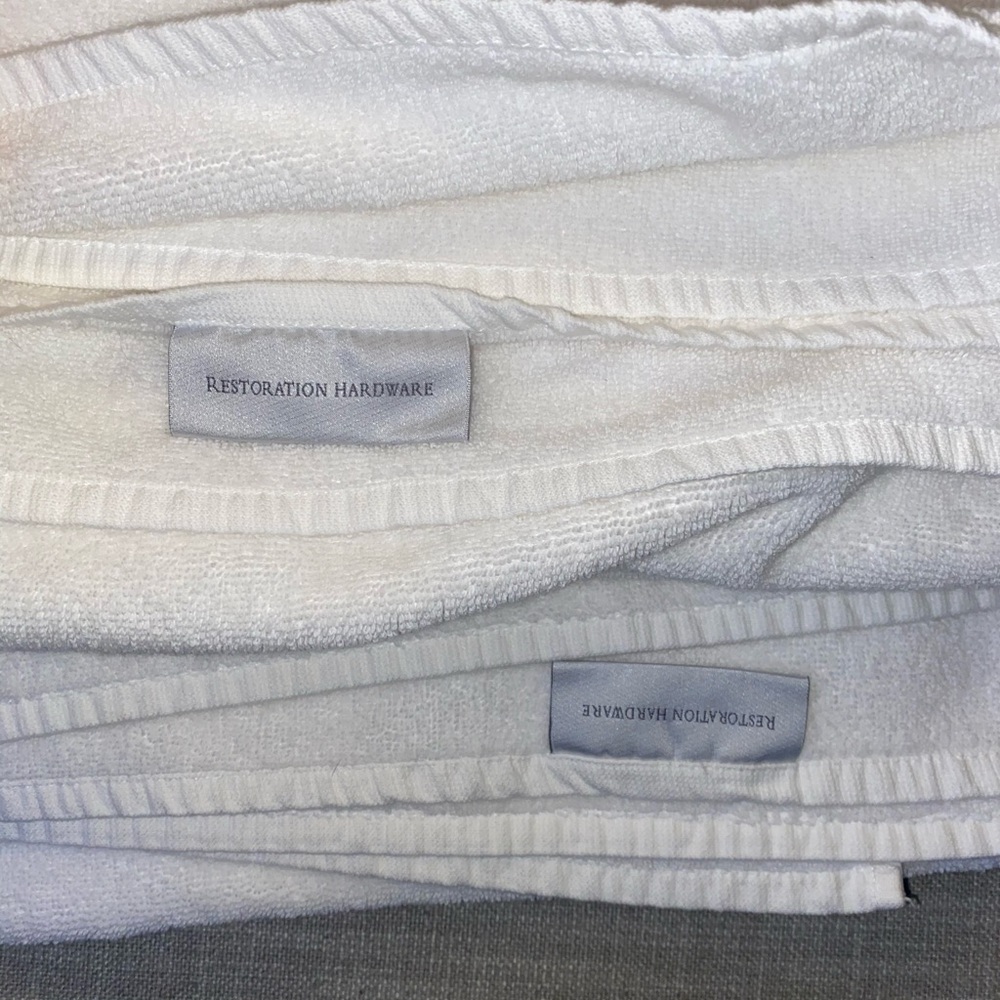 Restoration Hardware White 4 Towel Set - Picture 4 of 7
